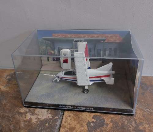DIE CAST MODEL JAMES BOND ACROSTAR (OCTOPUSSY)